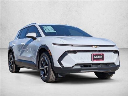 New 2026 Chevrolet Equinox EV LT image 3