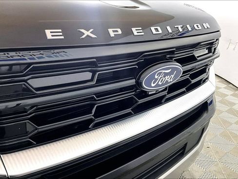 Used 2025 Ford Expedition Platinum AWD/4WD image 24