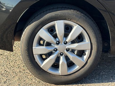 Used 2016 Toyota Corolla LE FWD image 10