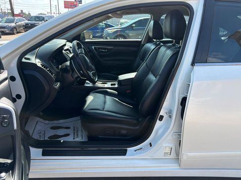 Used 2018 Nissan Altima 2.5 SR w/ SR Midnight Edition FWD image 9