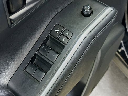 Used 2024 Toyota Highlander LE image 21