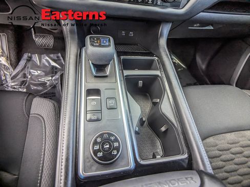 Used 2022 Nissan Pathfinder SV image 29