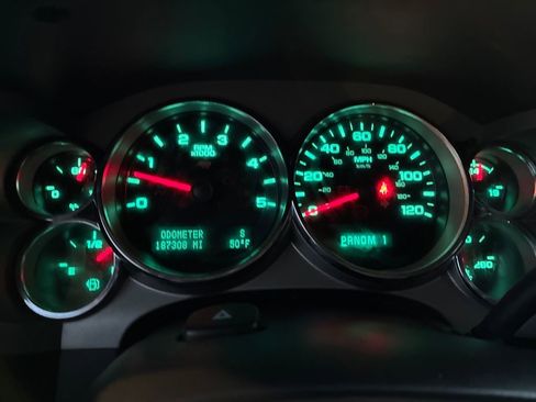 Used 2013 GMC Sierra 2500 SLE w/ Snow Plow Prep Package image 16