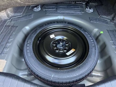 Used 2018 Ford Fusion SE w/ Fusion SE Technology Package FWD image 13