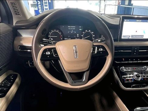 Used 2021 Lincoln Corsair AWD w/ Premium Package image 18