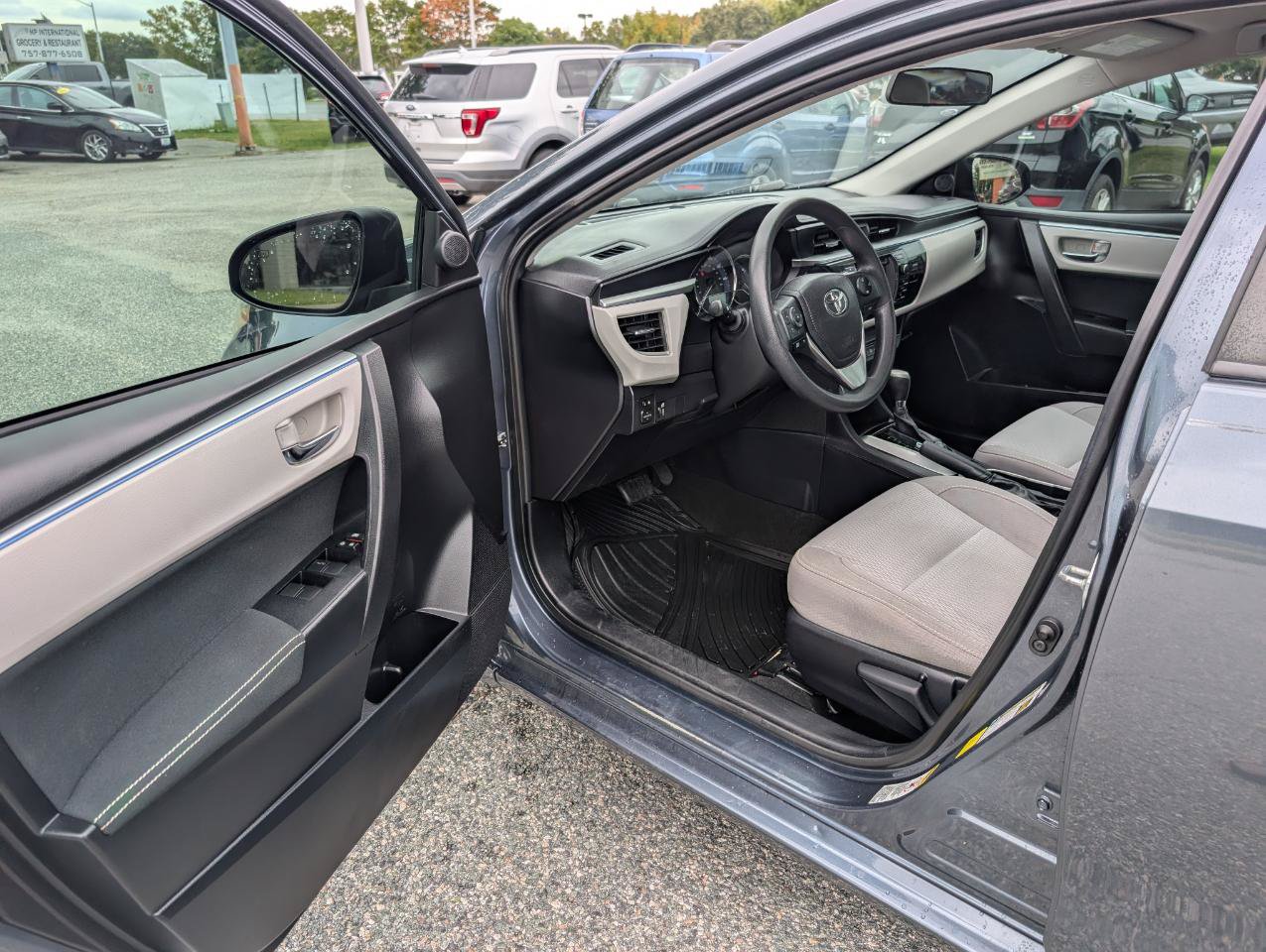 Used 2016 Toyota Corolla LE FWD image 10