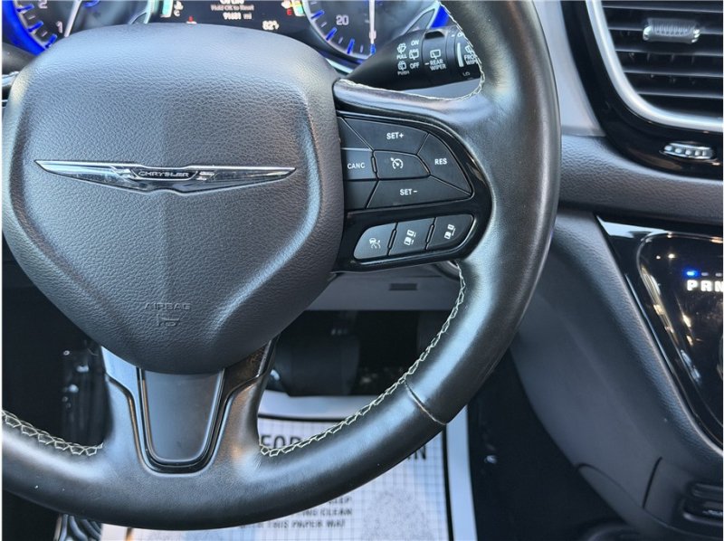 Used 2019 Chrysler Pacifica Touring-L Plus w/ Advanced Safetytec Group FWD image 43