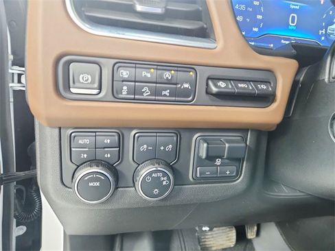 Used 2024 Chevrolet Tahoe High Country w/ Advanced Technology Package image 28