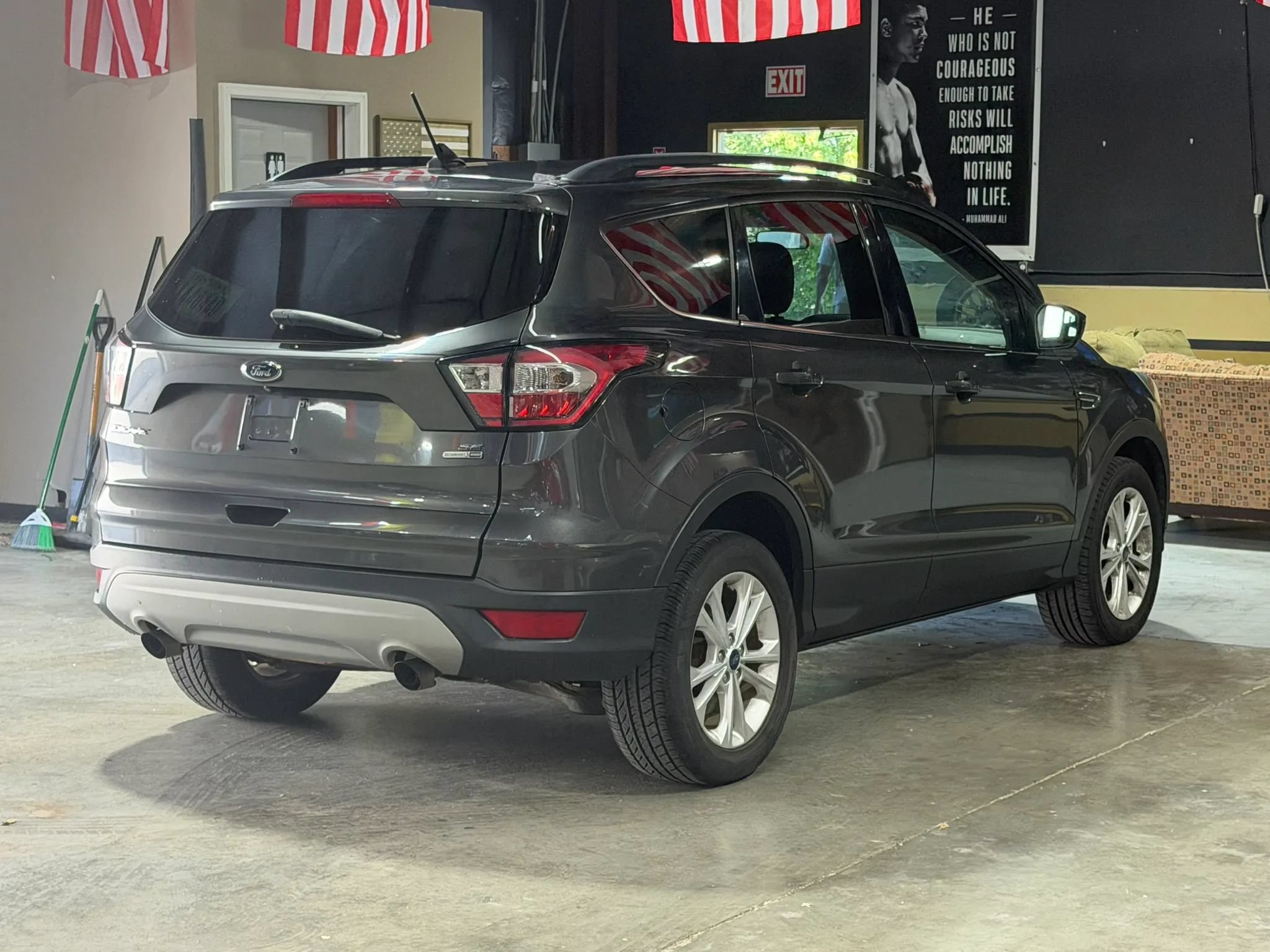Used 2018 Ford Escape SE w/ SE Sync 3 Package AWD/4WD image 6