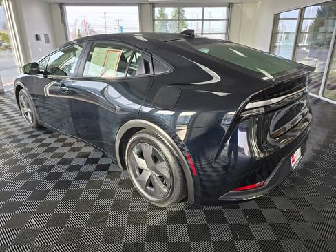 Used 2024 Toyota Prius Prime SE image 5