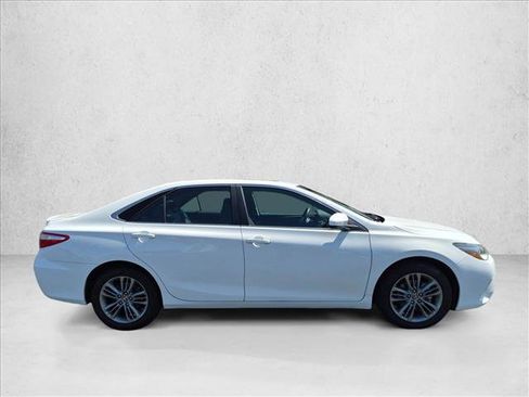 Used 2016 Toyota Camry SE w/ Moonroof Package FWD image 4