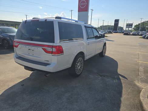 Used 2016 Lincoln Navigator L Reserve RWD image 8