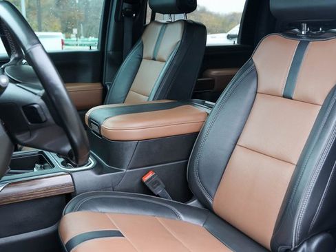 Used 2023 Chevrolet Silverado 2500 High Country w/ Z71 Off-Road Package image 15