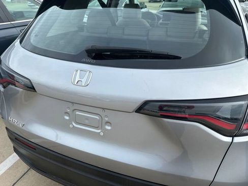 Used 2023 Honda HR-V LX image 6