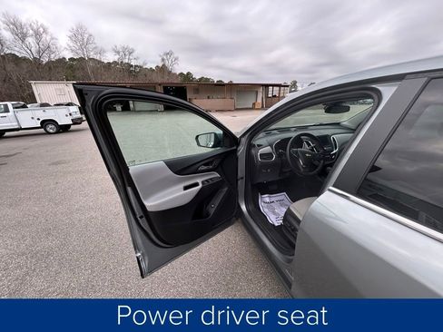 Used 2023 Chevrolet Equinox LT w/ Driver Convenience Package image 28