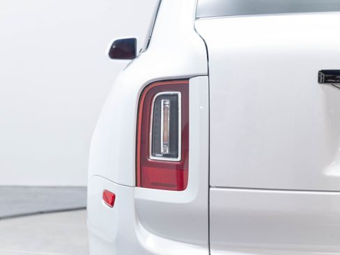 Used 2021 Rolls-Royce Cullinan Black Badge AWD/4WD image 75