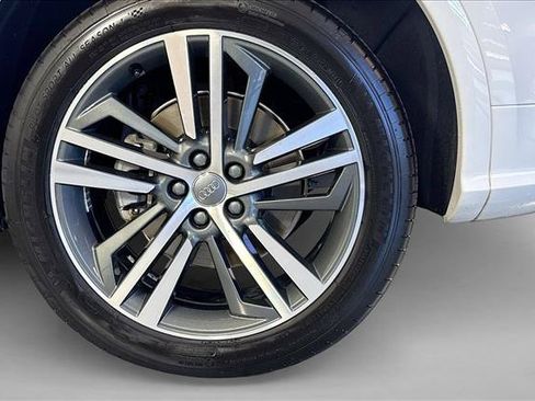 Used 2020 Audi Q5 e Premium Plus w/ Premium Plus Package AWD/4WD image 30