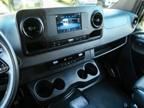 Used 2020 Mercedes-Benz Sprinter 2500 image 23