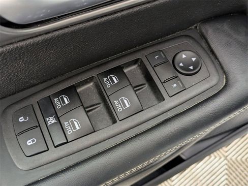 Certified 2026 Chrysler Pacifica Select image 15