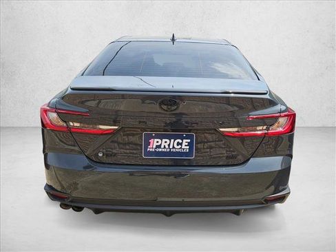 Used 2026 Toyota Camry SE w/ Convenience Package image 5