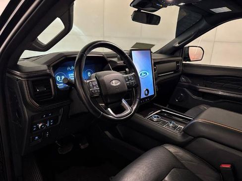 Certified 2022 Ford Expedition Max Platinum image 5