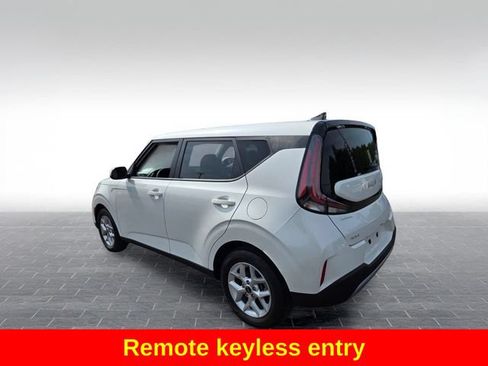 Used 2025 Kia Soul LX w/ LX Technology Package FWD image 6
