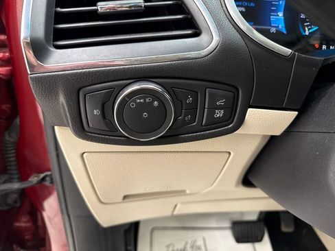 Used 2019 Ford Edge Titanium image 23