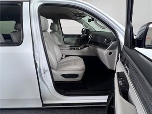 Used 2024 Jeep Wagoneer Series III w/ Flexible Seating Group image 6