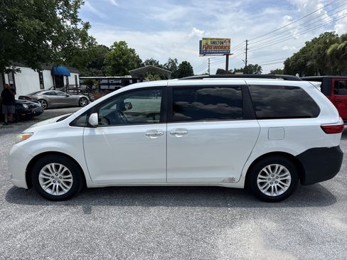 Used 2015 Toyota Sienna XLE FWD image 3