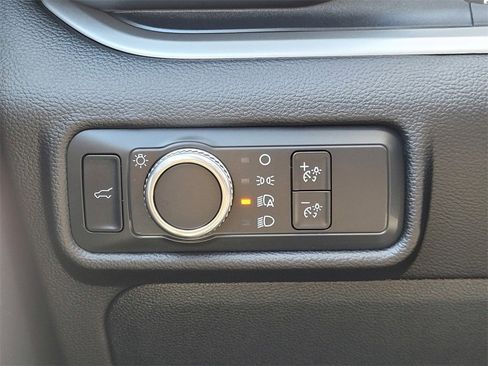 Used 2021 Ford Explorer XLT image 17