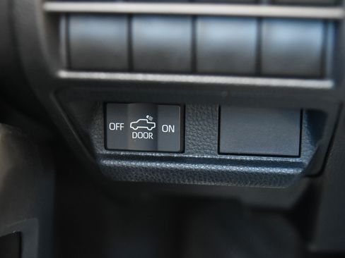 Used 2024 Toyota Tacoma SR5 AWD/4WD image 34