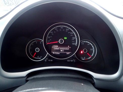 Used 2013 Volkswagen Beetle TDI image 16