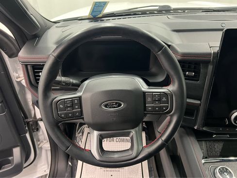 Used 2022 Ford Expedition Limited image 21