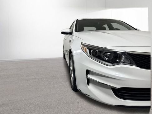 Used 2018 Kia Optima LX w/ 17" Alloy Wheels Package image 27