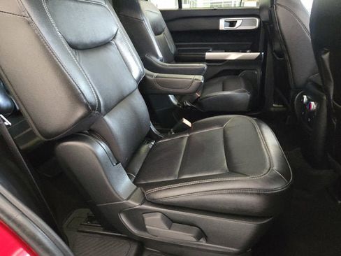 Used 2022 Ford Explorer Limited w/ Equipment Group 301A AWD/4WD image 8
