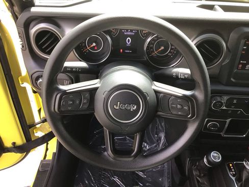 Used 2023 Jeep Gladiator Sport AWD/4WD image 17