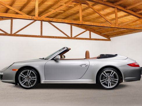 Used 2009 Porsche 911 Carrera RWD image 3