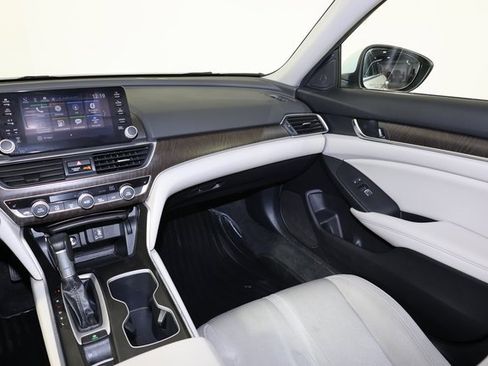 Used 2019 Honda Accord EX image 11