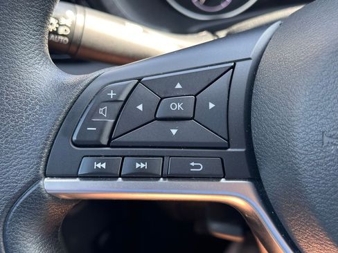 Used 2025 Nissan Sentra SV image 24