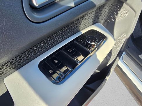 Used 2024 Nissan Ariya AWD image 23