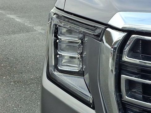 Used 2021 GMC Yukon SLT w/ SLT Premium Package image 9