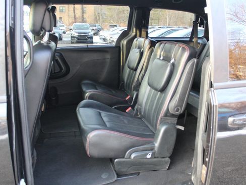Used 2018 Dodge Grand Caravan GT image 23