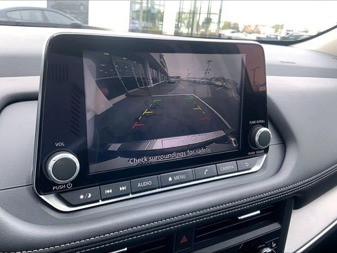 Used 2025 Nissan Rogue SV w/ SV Premium Package image 29