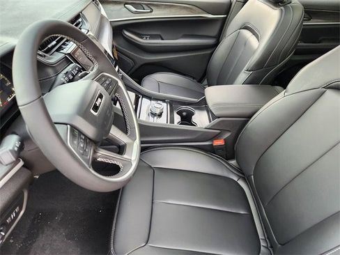 New 2025 Jeep Grand Cherokee L Limited image 8