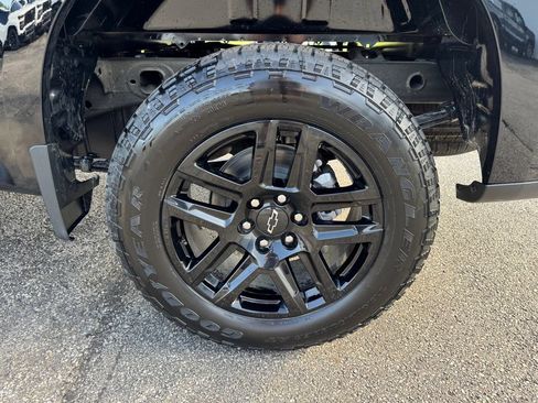 Used 2021 Chevrolet Silverado 1500 LTZ AWD/4WD image 26