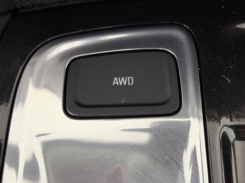 Used 2023 Chevrolet Equinox Premier AWD/4WD image 28