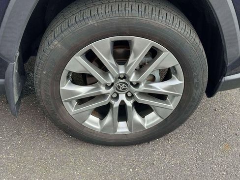 Used 2023 Toyota RAV4 XLE Premium image 9