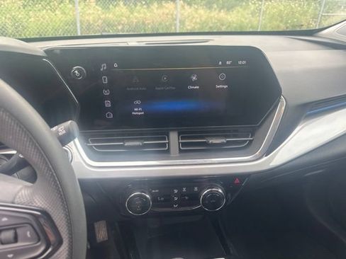 Used 2024 Chevrolet Trax LT FWD image 11