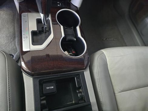 Used 2012 Toyota Camry XLE w/ Leather Pkg image 21