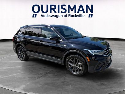 Used 2023 Volkswagen Tiguan SE w/ Panoramic Sunroof Package